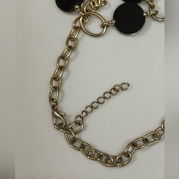 Black and Gold Necklace with Elegant Design - Picture 3 of 3